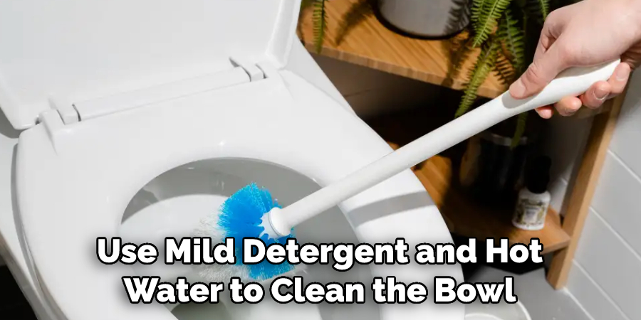 Use Mild Detergent and Hot Water to Clean the Bowl