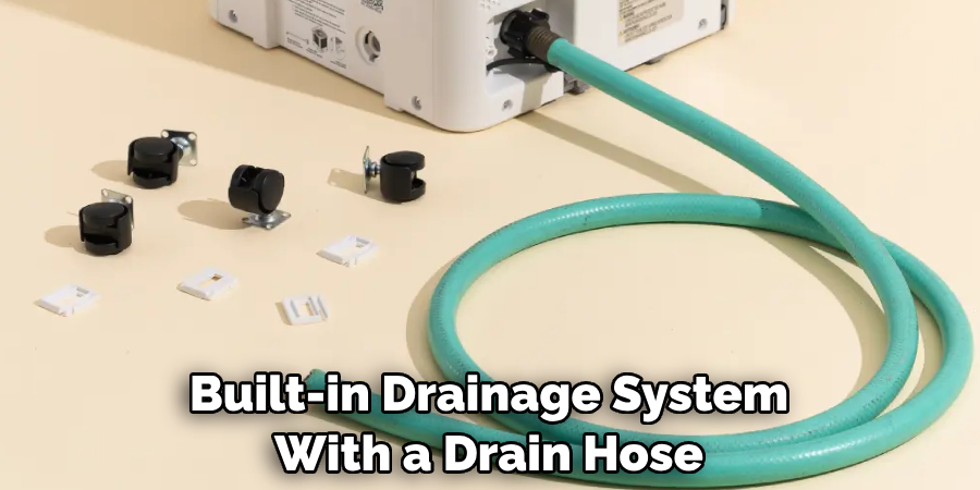 Built-in Drainage System With a Drain Hose