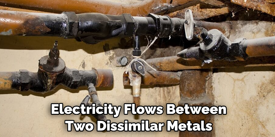 Electricity Flows Between Two Dissimilar Metals