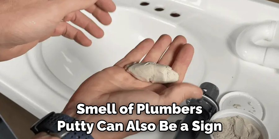 Smell of Plumbers Putty Can Also Be a Sign