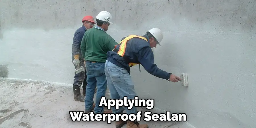 Applying Waterproof Sealan