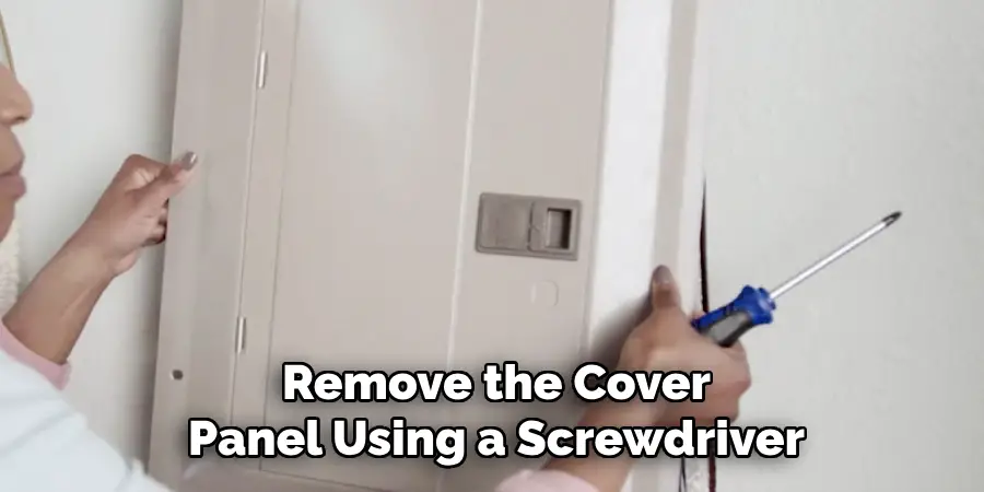 Remove the Cover
Panel Using a Screwdriver