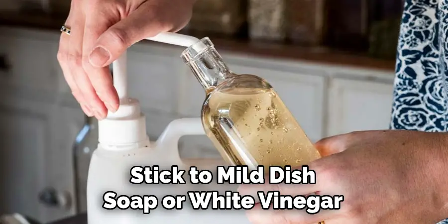 Stick to Mild Dish
Soap or White Vinegar