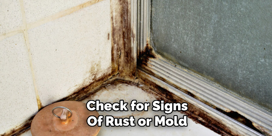 Check for Signs
Of Rust or Mold