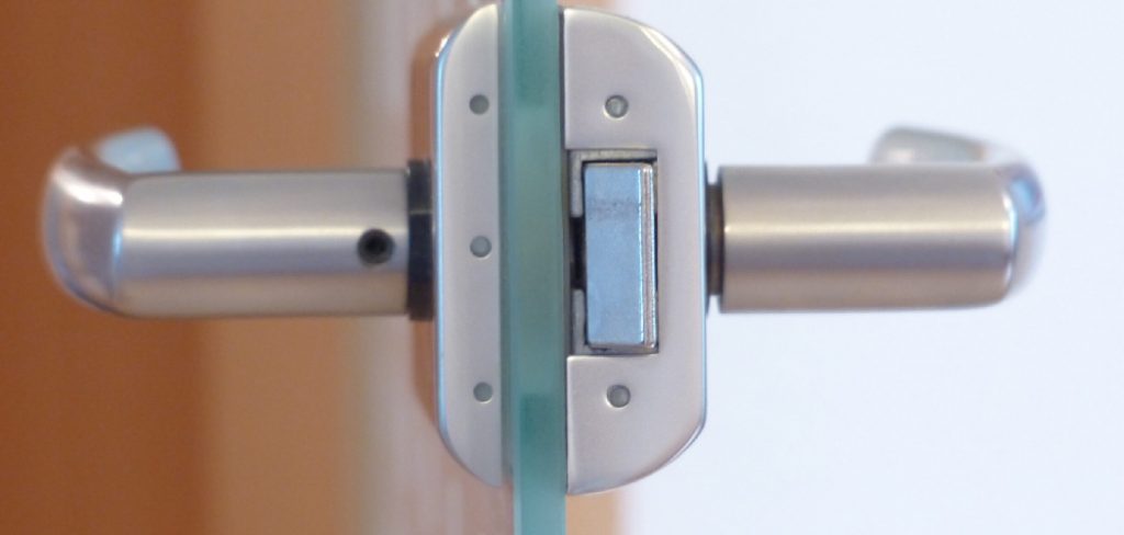 How to Tighten Handle on Glass Shower Door