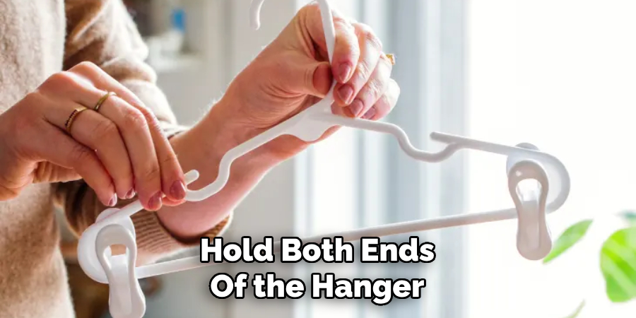 Hold Both Ends
Of the Hanger