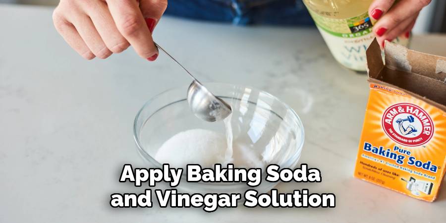 Apply a Baking Soda and Vinegar Solution