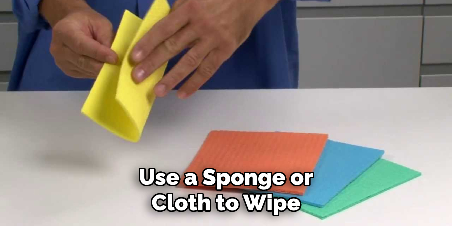 Use a Sponge or
Cloth to Wipe