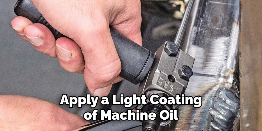 Apply a Light Coating
of Machine Oil