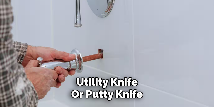 Utility Knife
Or Putty Knife