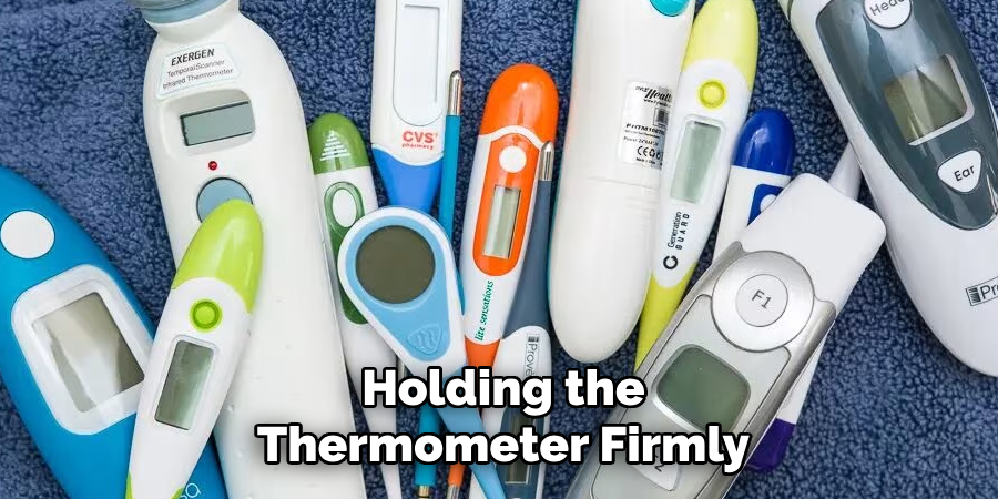 Holding the
Thermometer Firmly 