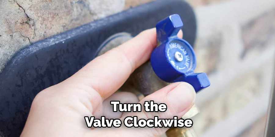Turn the
Valve Clockwise