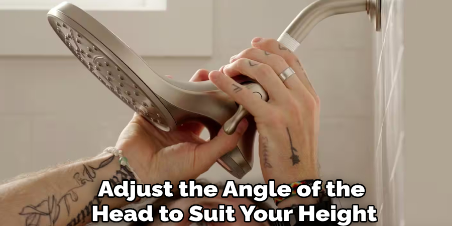 Adjust the Angle of the
Head to Suit Your Height