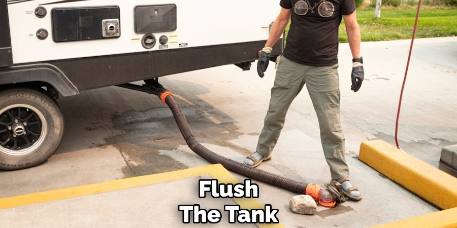 Flush
The Tank
