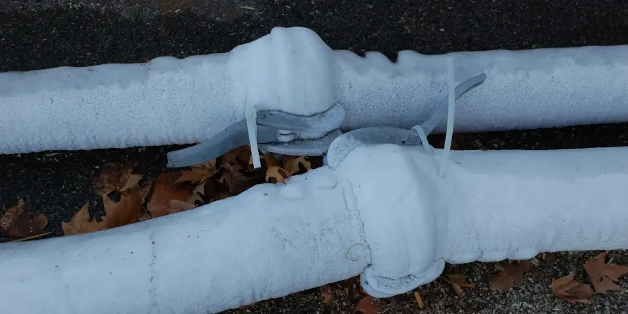 How to Thaw Frozen Pipe in Wall