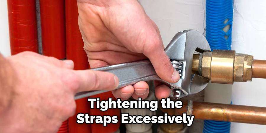 Tightening the
Straps Excessively